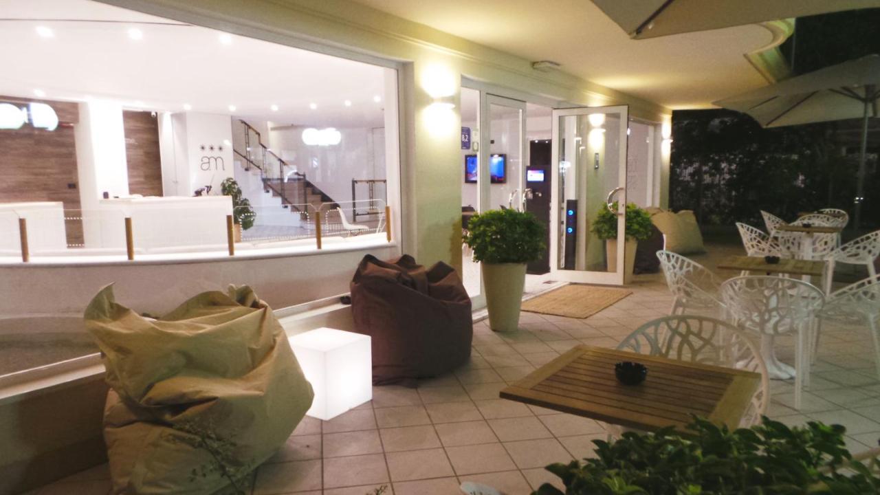Hotel Aria Di Mare - Bed & Brunch In Centro A Риччоне Экстерьер фото