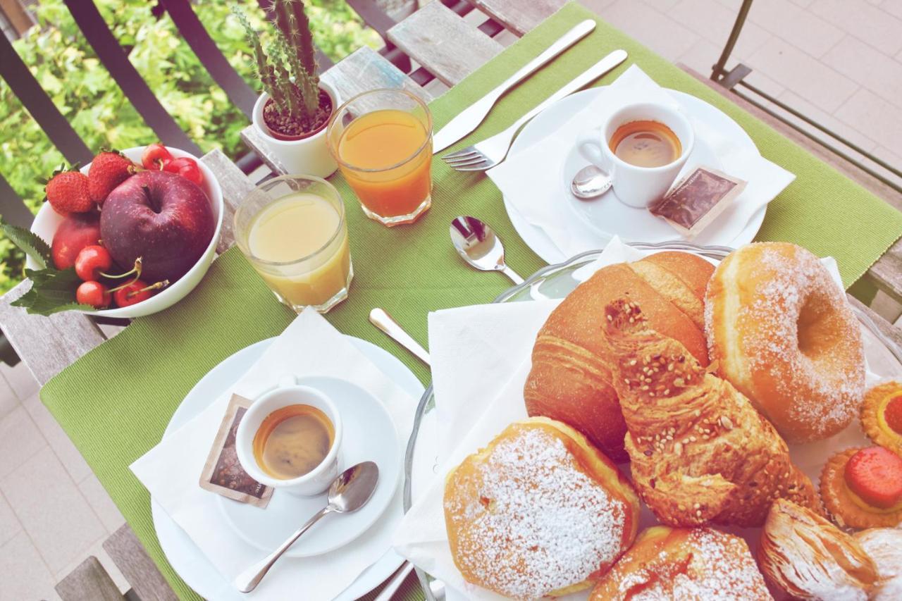 Hotel Aria Di Mare - Bed & Brunch In Centro A Риччоне Экстерьер фото