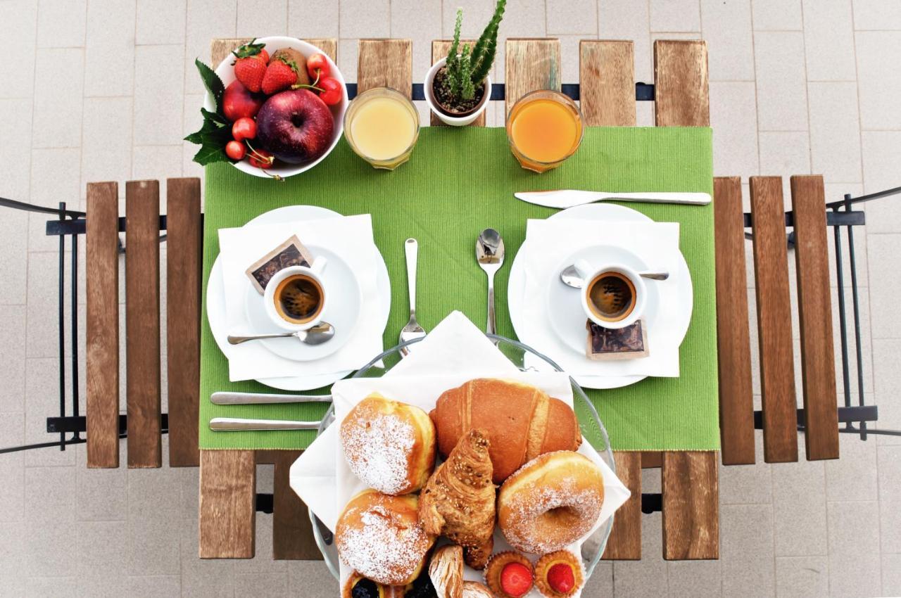 Hotel Aria Di Mare - Bed & Brunch In Centro A Риччоне Экстерьер фото
