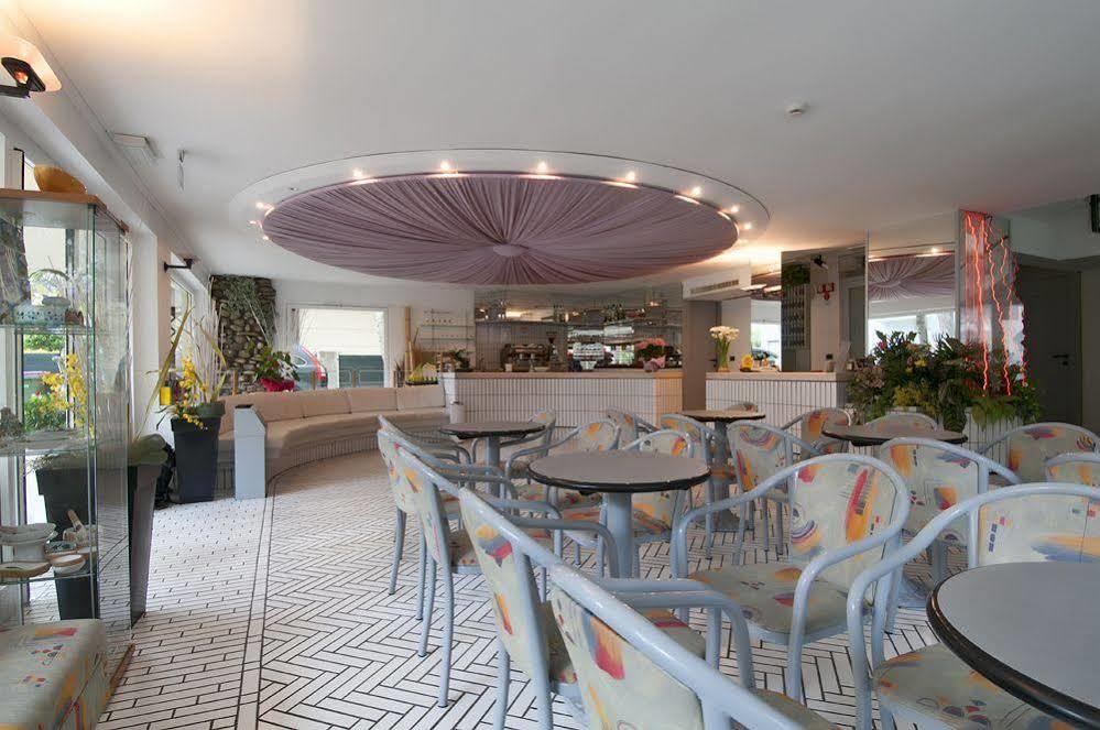 Hotel Aria Di Mare - Bed & Brunch In Centro A Риччоне Экстерьер фото